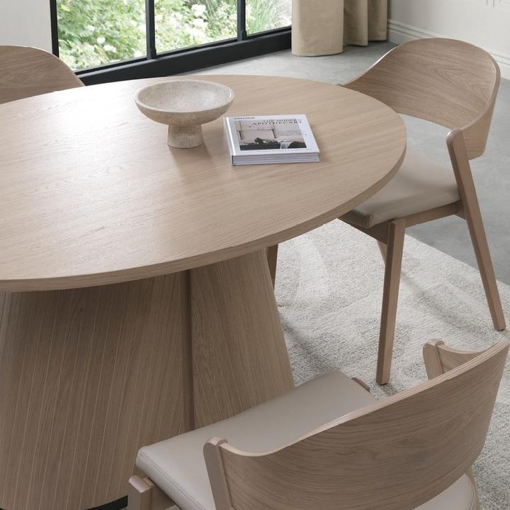 This Vega 4-seater dining table proves that good design is in the details. The elliptical oak veneer...